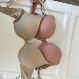 2/20$ 32D, Victoria’s secret pink bras